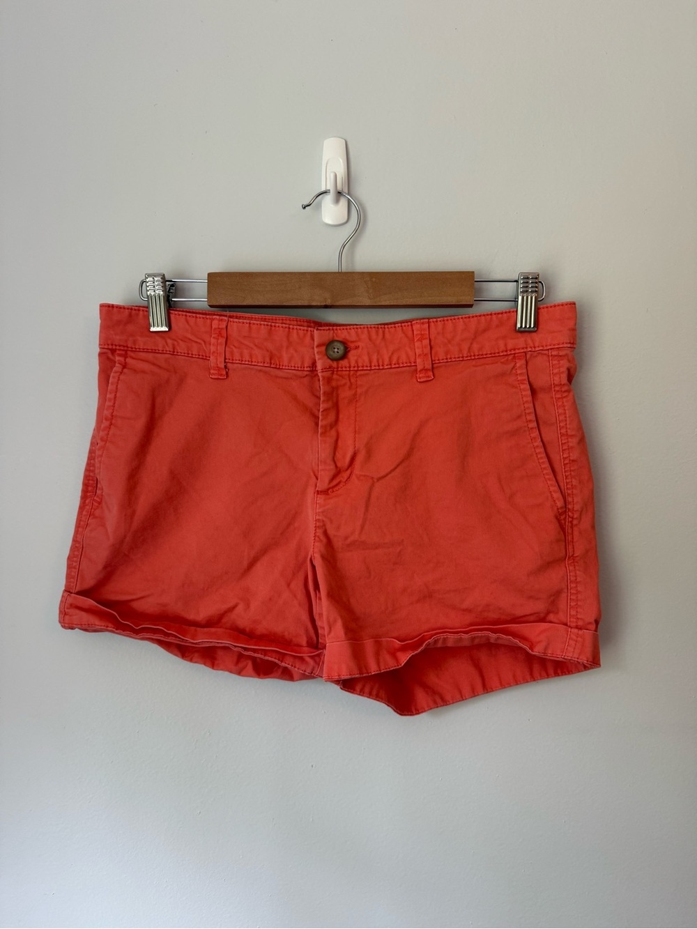 Khakis by Gap Girlfriend 5 Inch Short